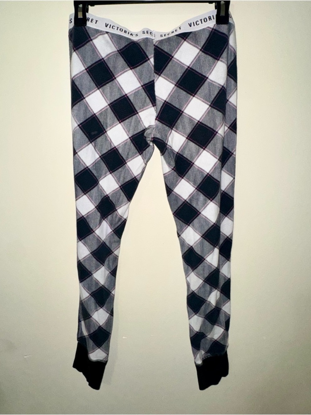 Victoria's Secret Black/White Plaid Long-Sleeve Pajama Set - Picture 12 of 16